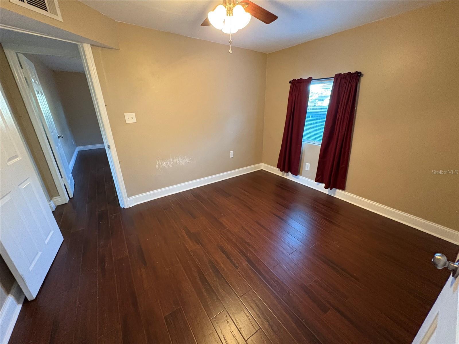 Image 4 of 32 For 107 6th Street Ne