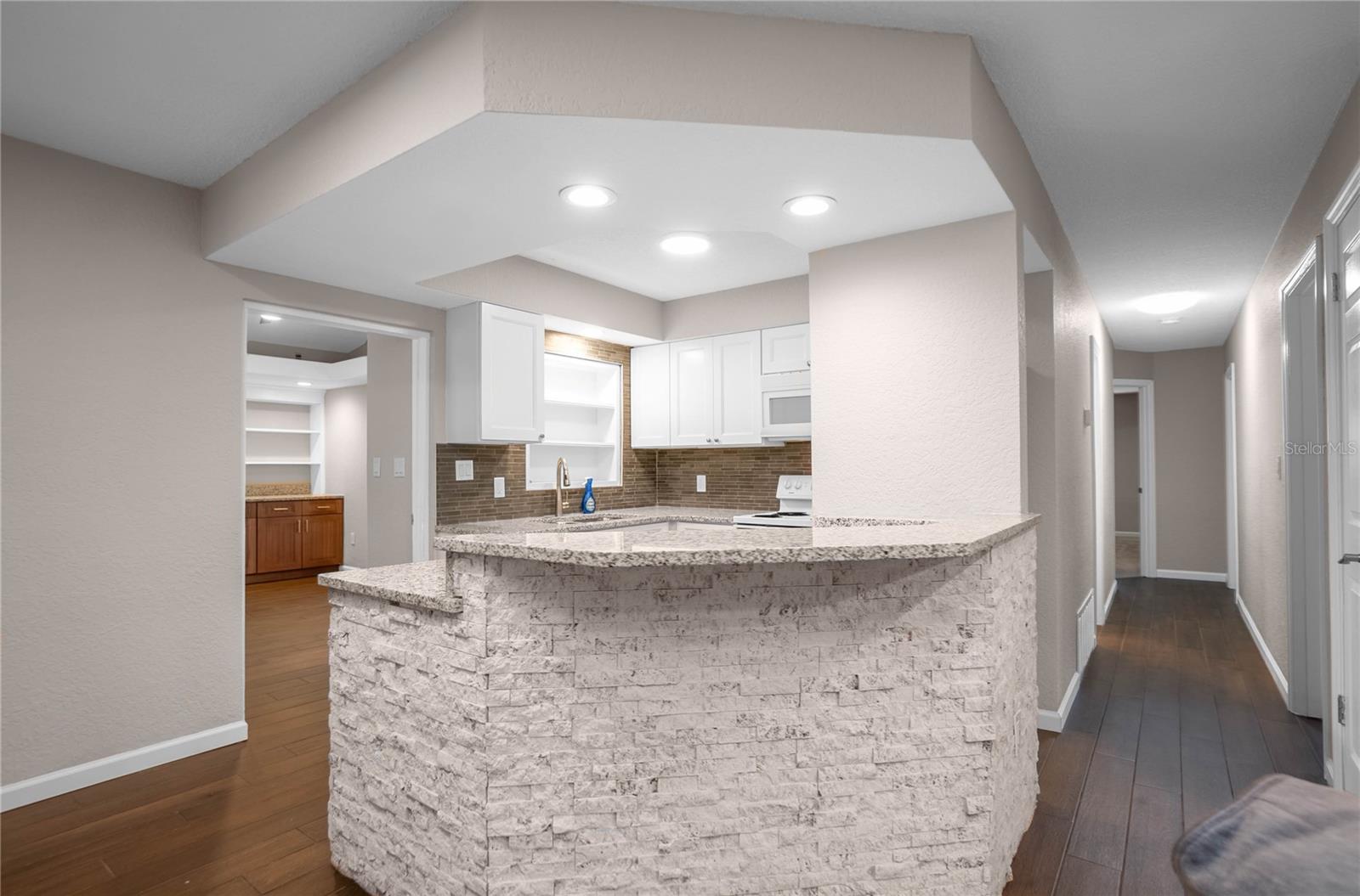 Listing photo id 9 for 1411 19th Street