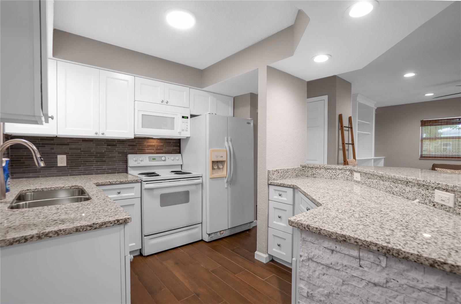 Listing photo id 10 for 1411 19th Street