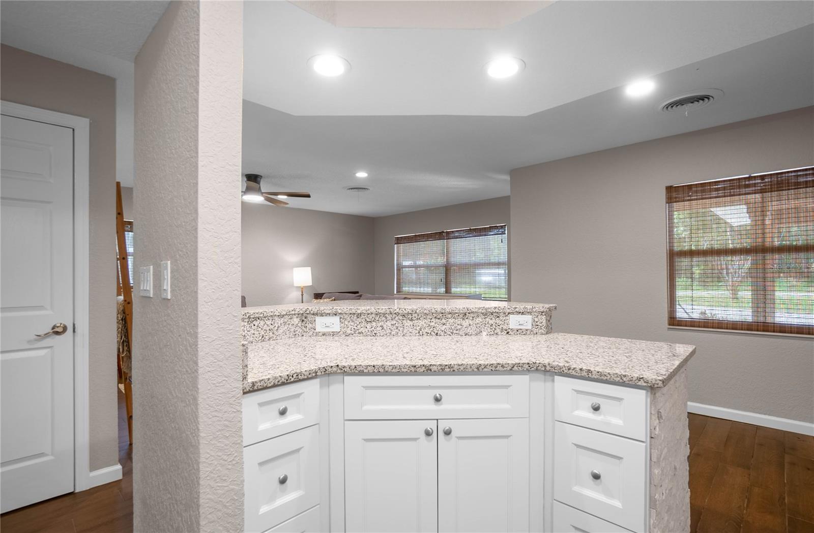 Listing photo id 12 for 1411 19th Street