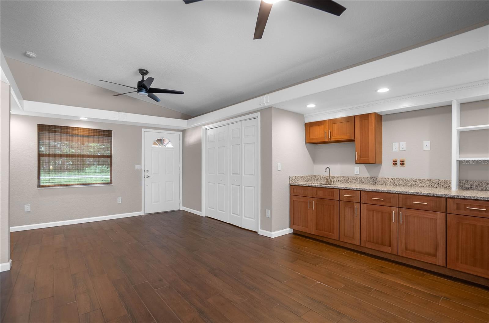 Listing photo id 13 for 1411 19th Street