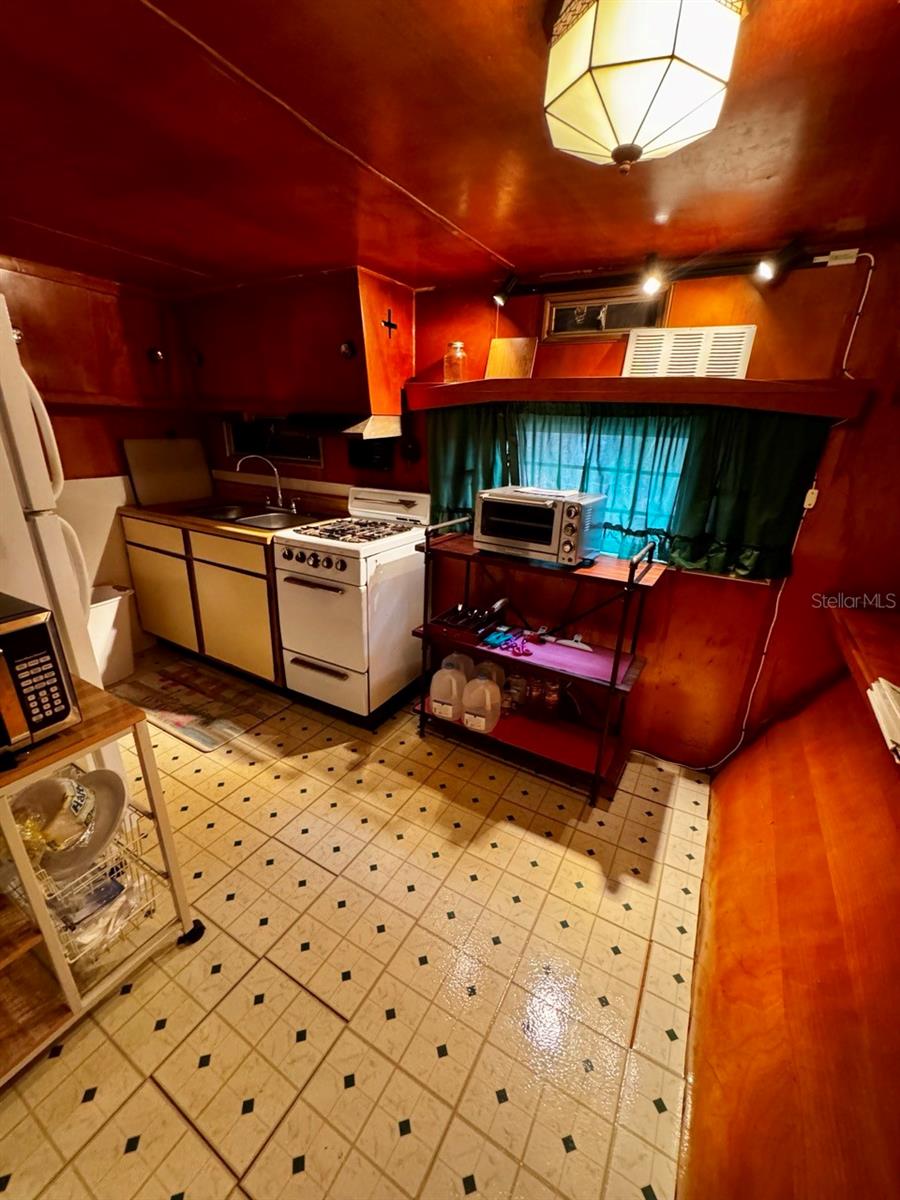 Image 4 of 34 For 15668 238th Street