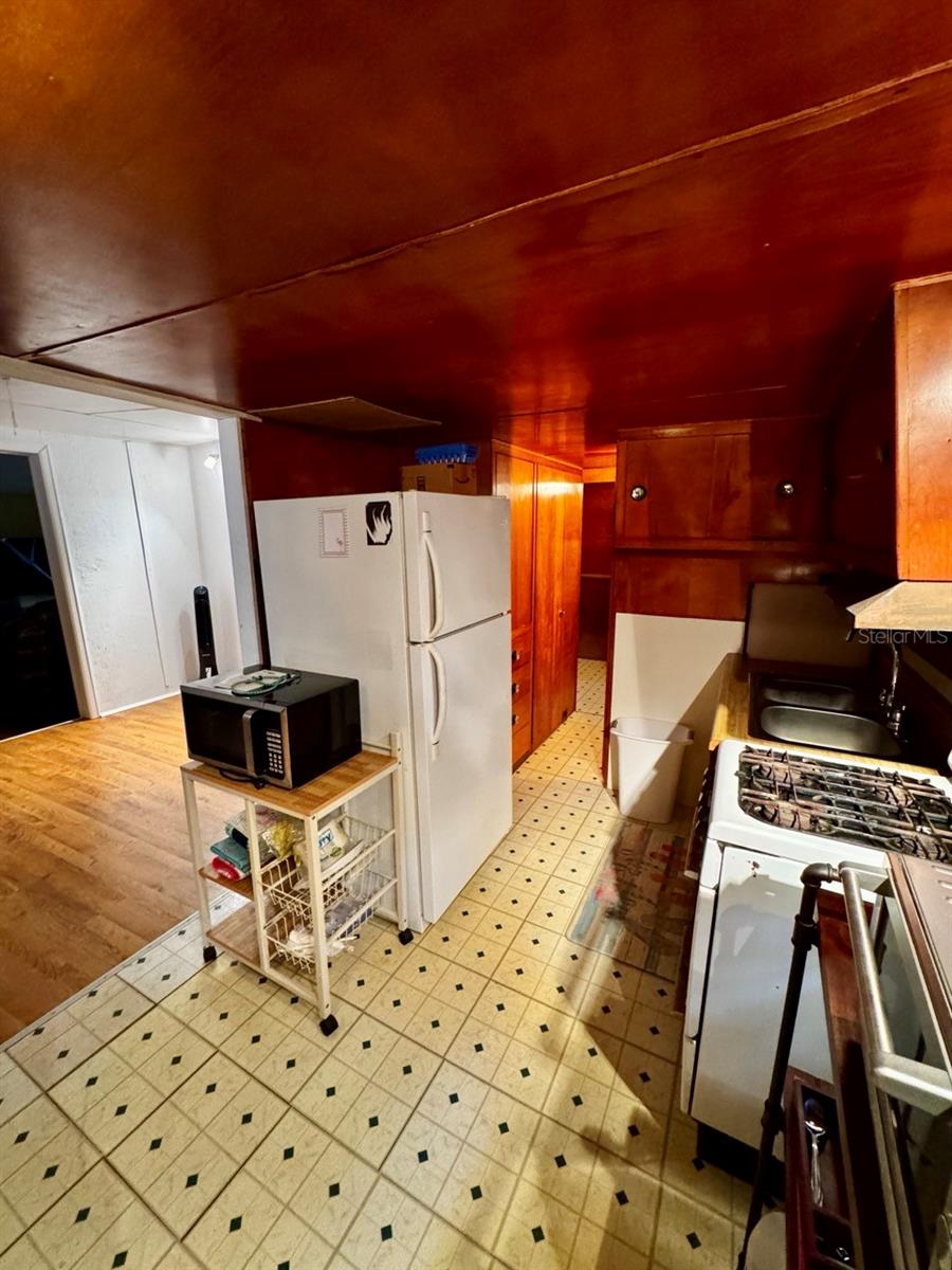 Image 6 of 34 For 15668 238th Street