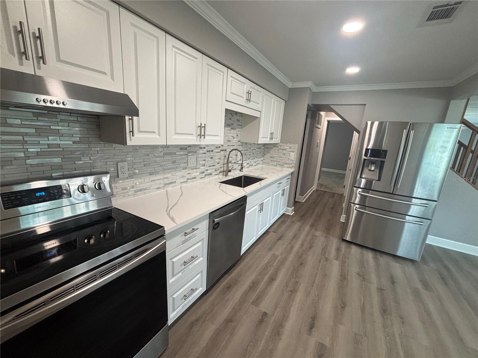 Image 12 of 34 For 6007 29 Terrace