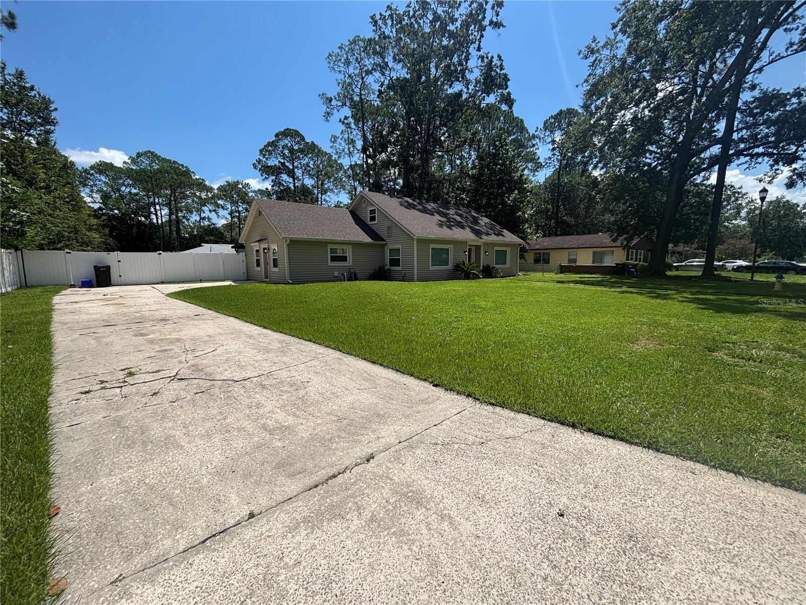 Image 4 of 34 For 6007 29 Terrace