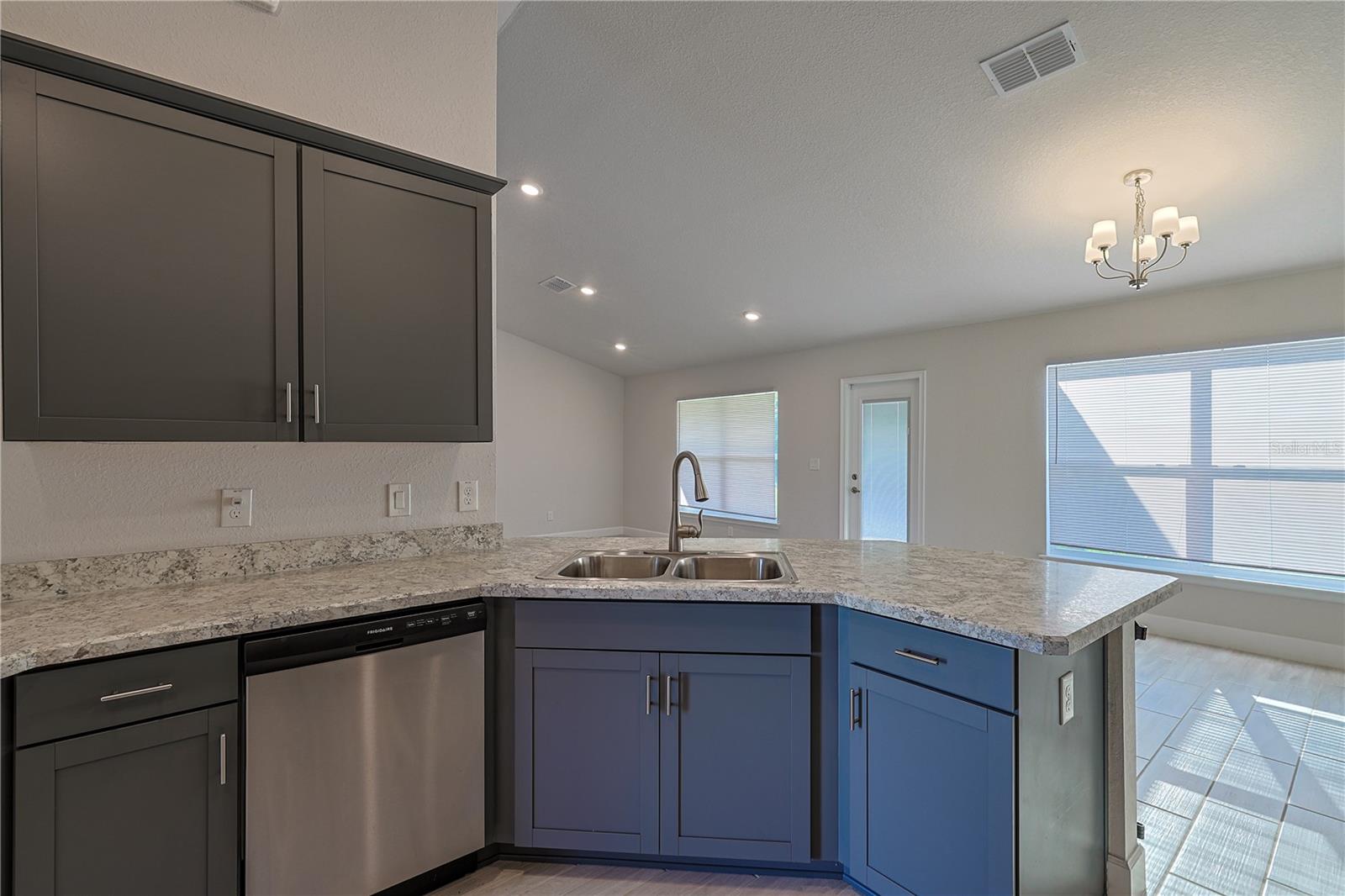 Image 7 of 40 For 10939 41st Avenue