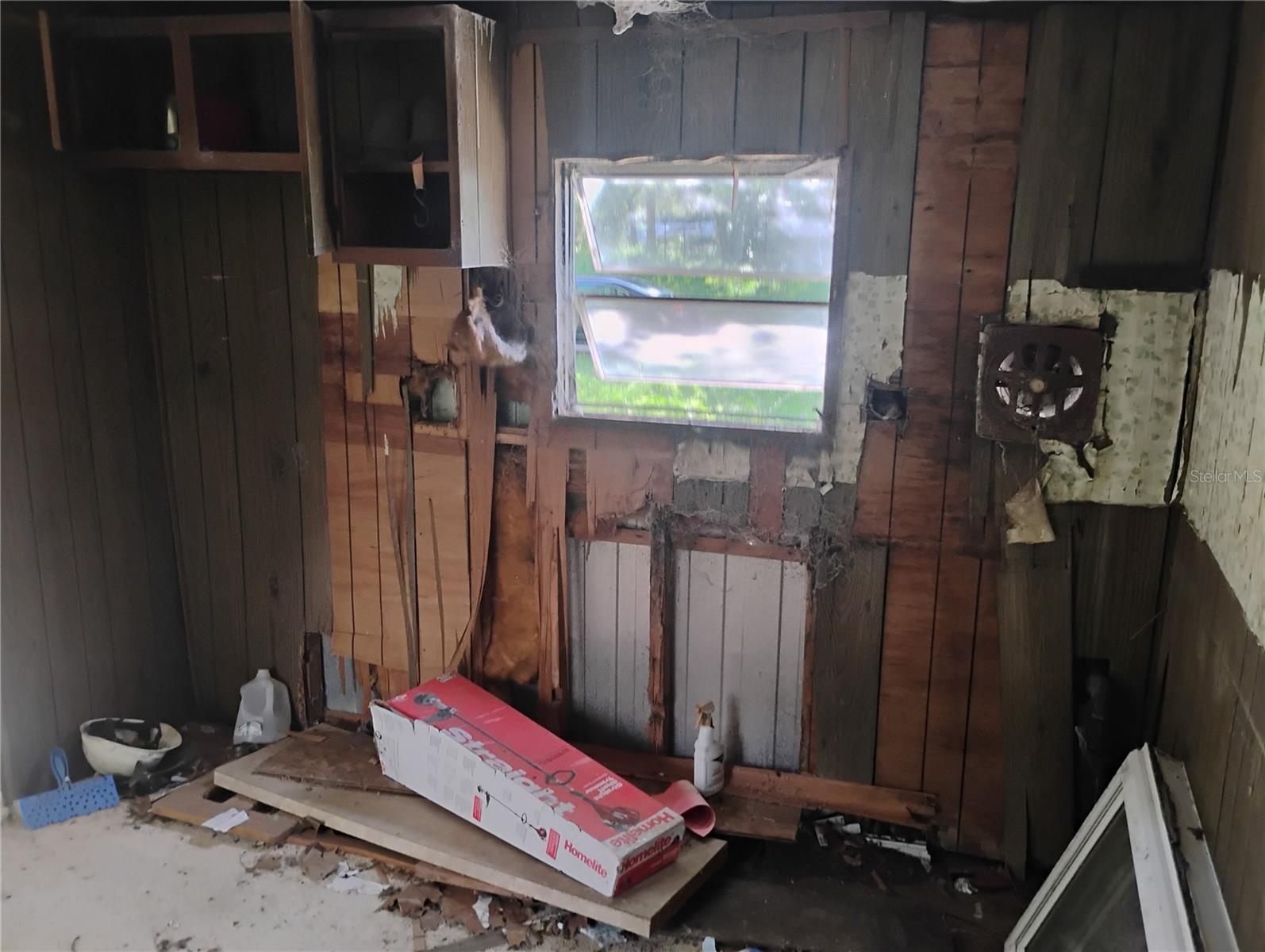 Image 7 of 9 For 2151 118th Avenue Road