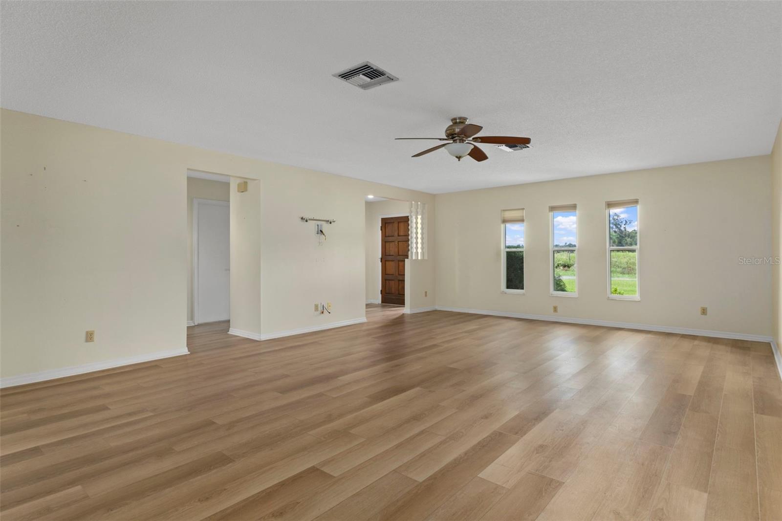 Image 18 of 49 For 8505 Sandpiper Drive