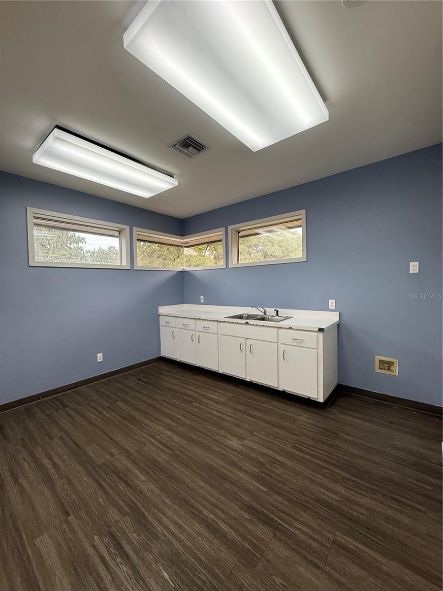 Image 12 of 19 For 2910 3rd Court B