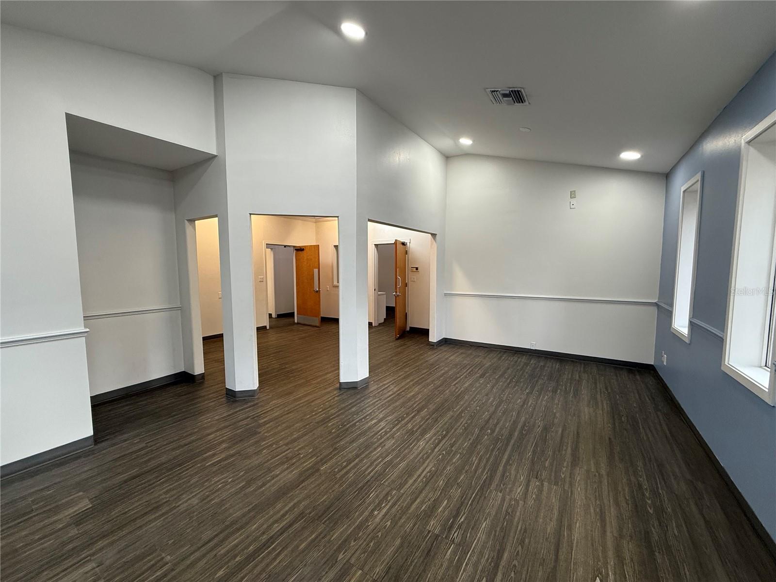 Image 2 of 19 For 2910 3rd Court B