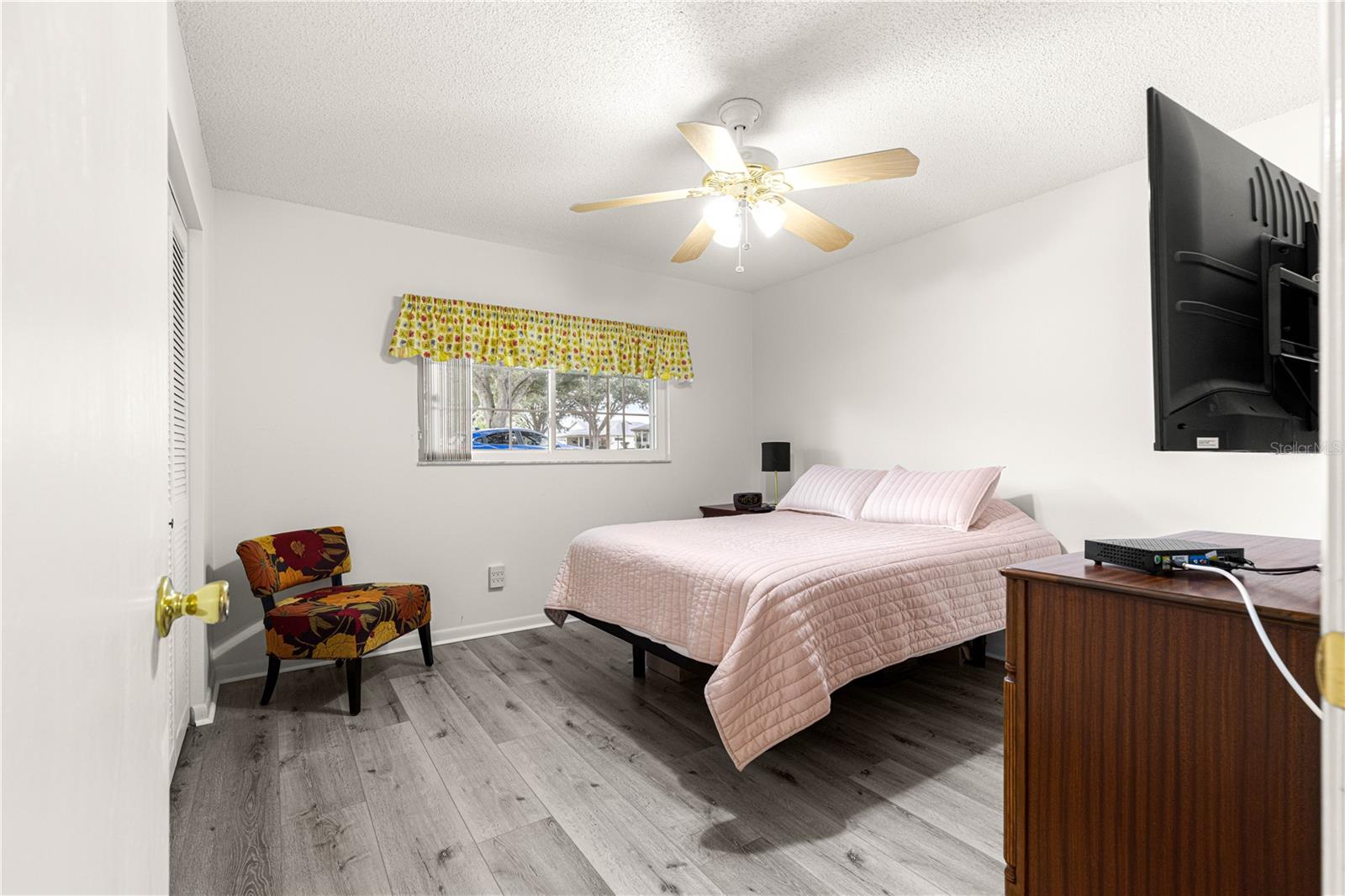 Image 18 of 47 For 9790 99th Avenue