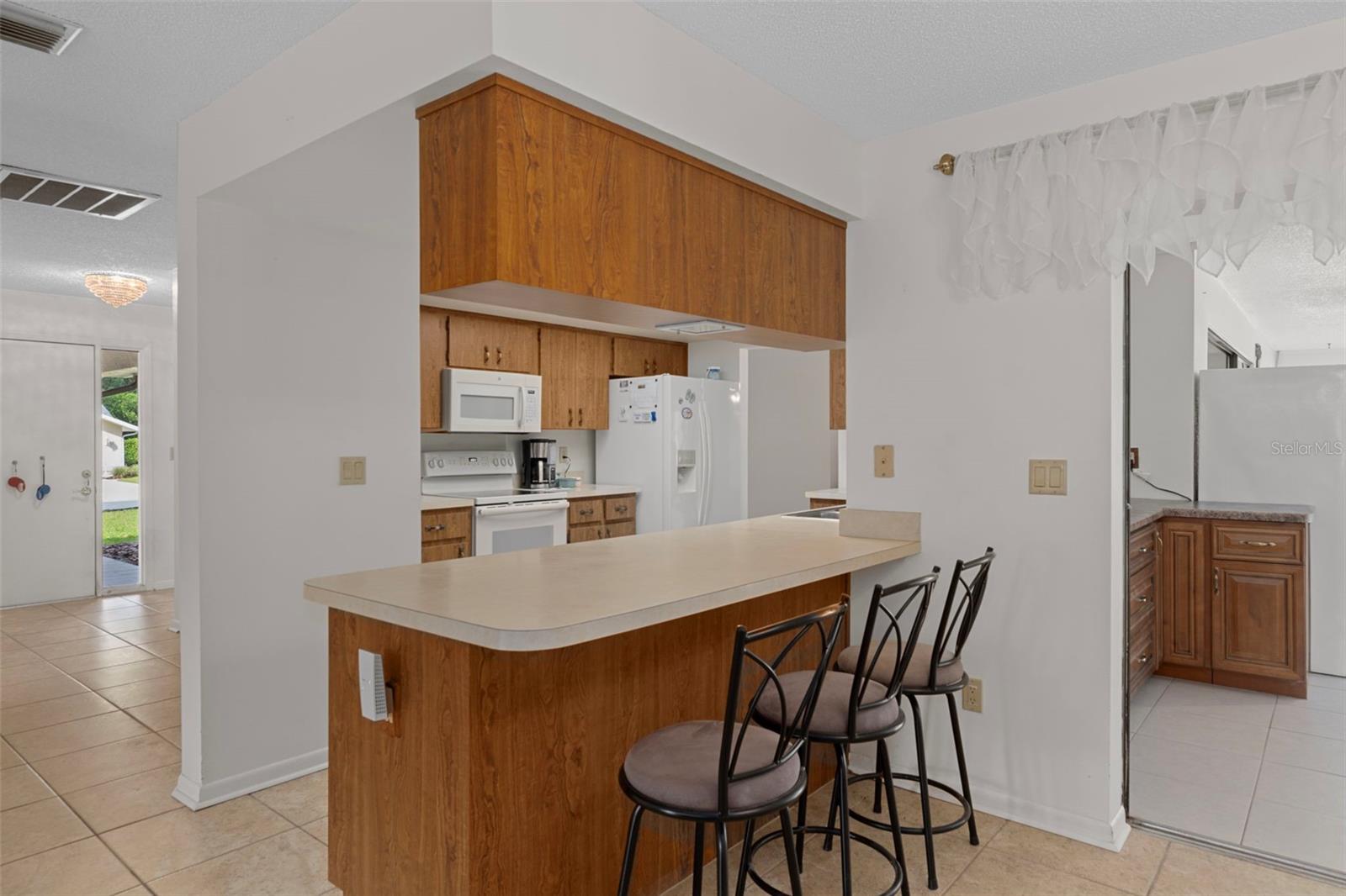 Listing photo id 12 for 16 Foxgreen Court