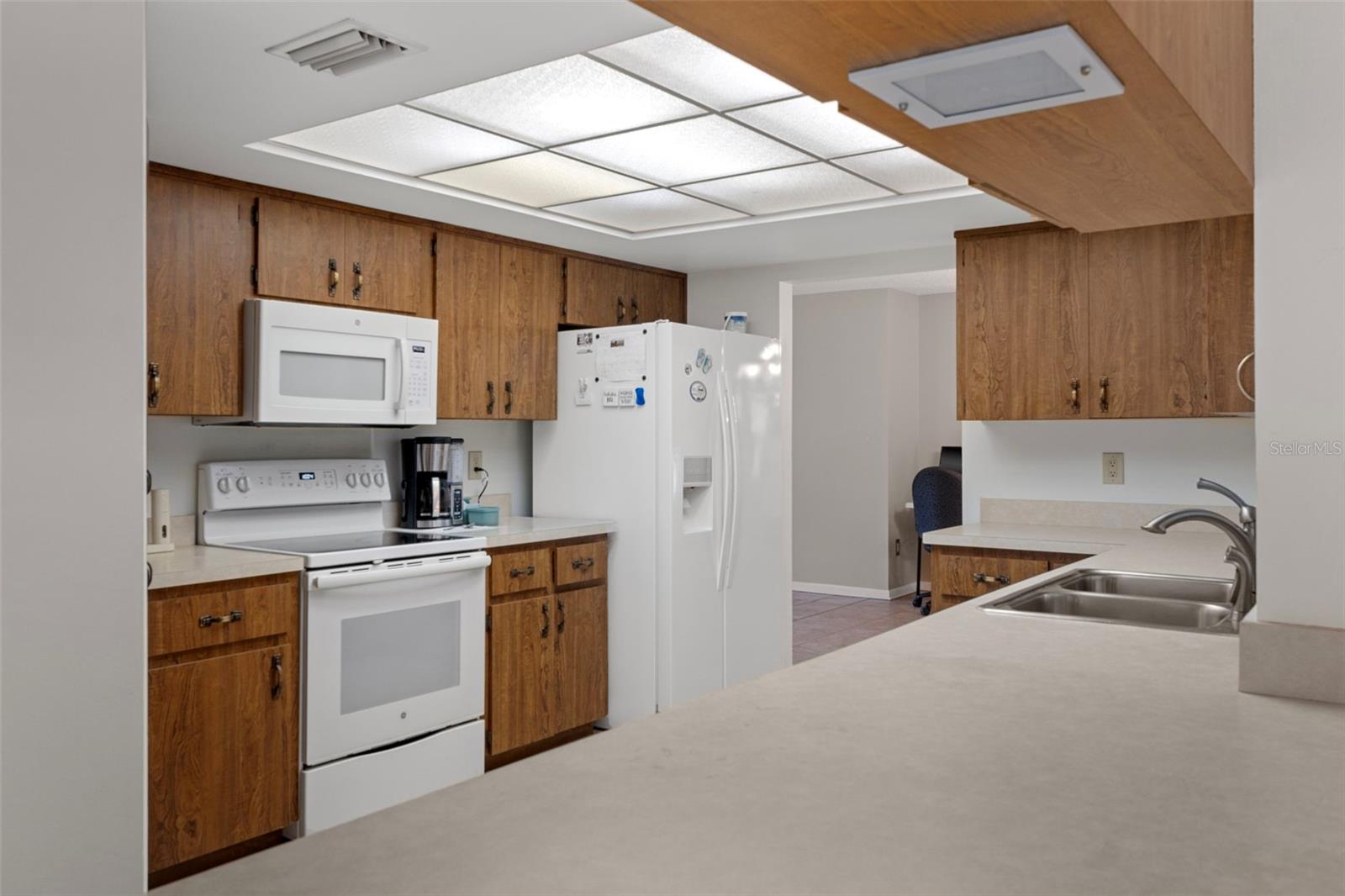 Listing photo id 13 for 16 Foxgreen Court