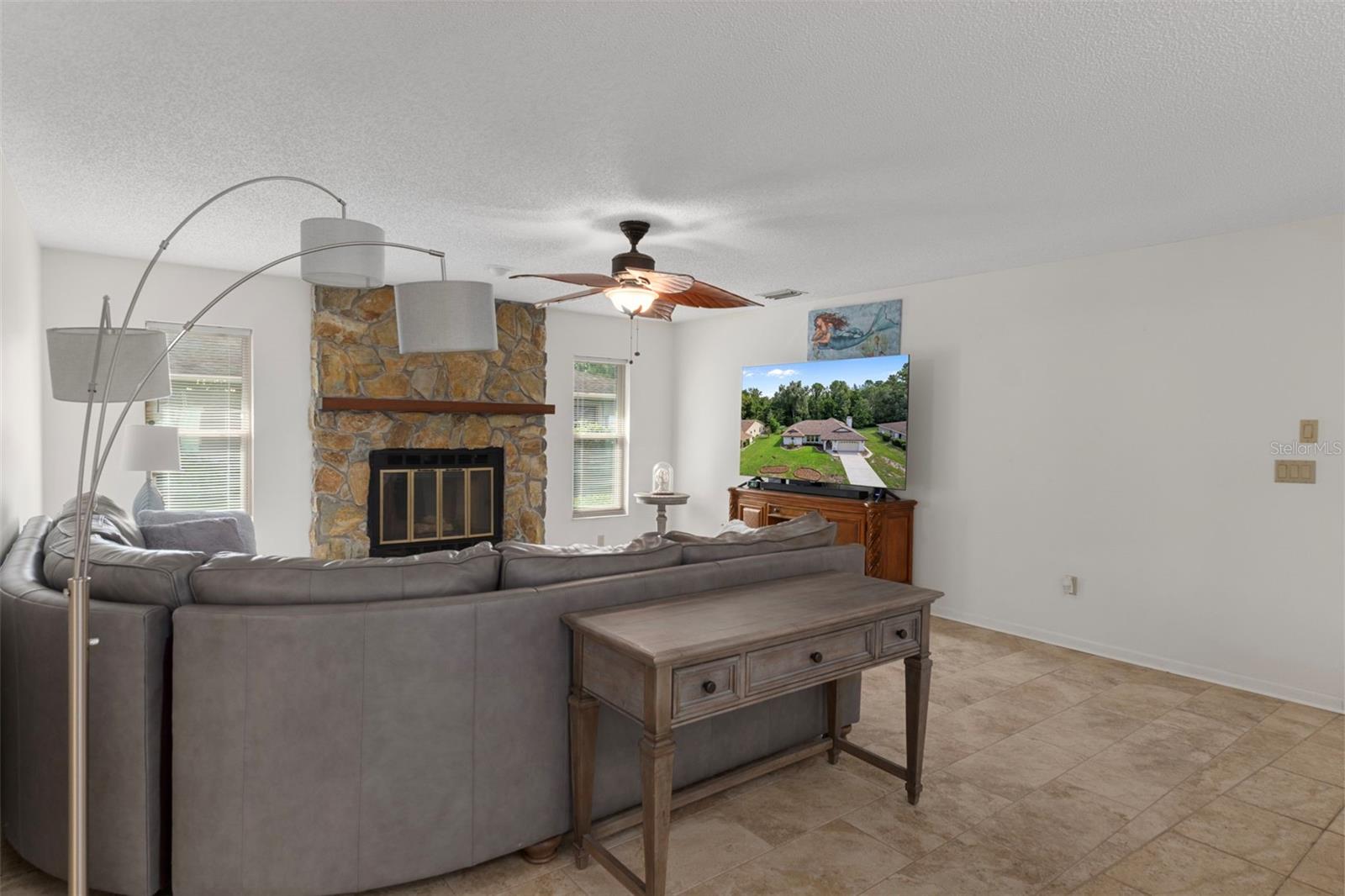 Listing photo id 16 for 16 Foxgreen Court