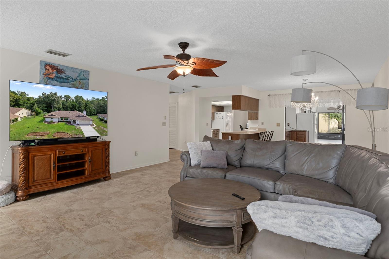 Listing photo id 17 for 16 Foxgreen Court