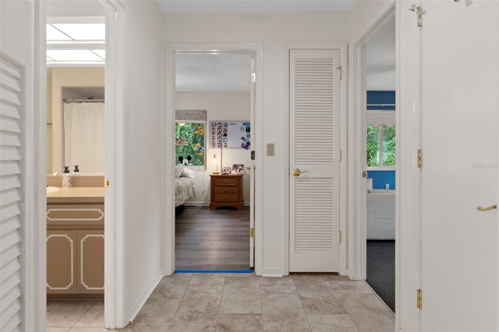 Listing photo id 18 for 16 Foxgreen Court