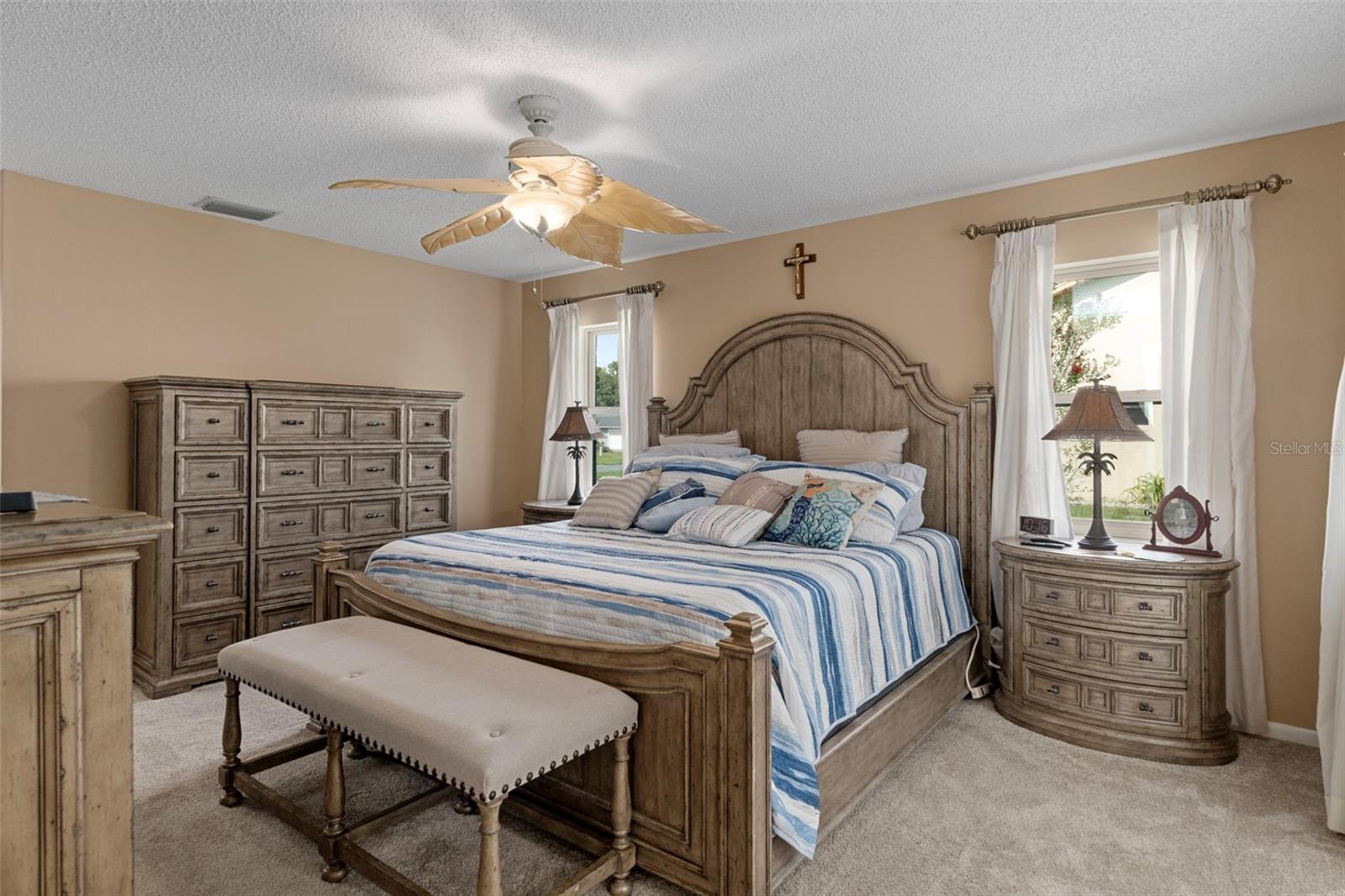 Listing photo id 25 for 16 Foxgreen Court