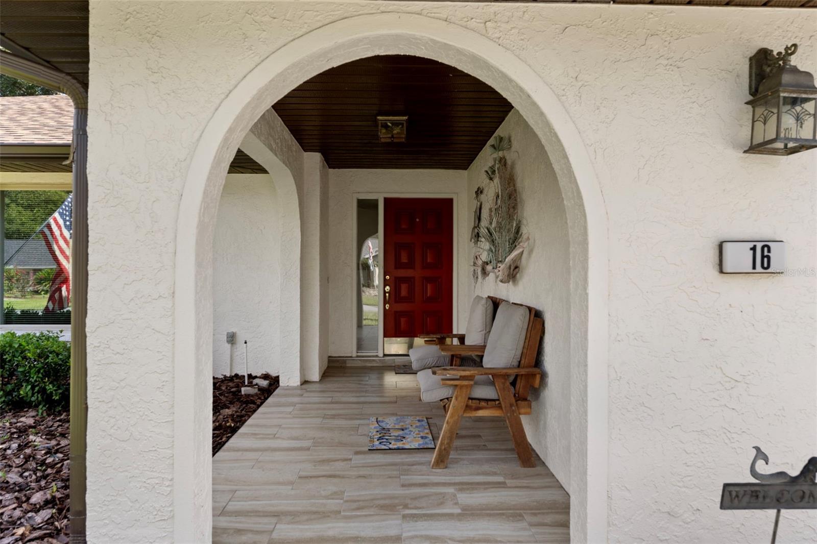 Listing photo id 1 for 16 Foxgreen Court