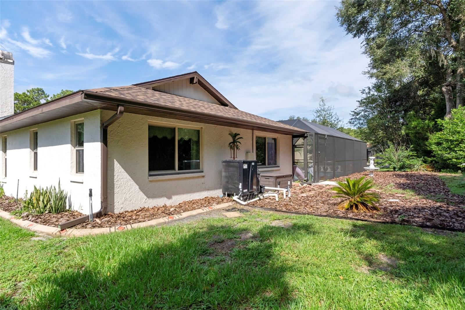 Listing photo id 41 for 16 Foxgreen Court