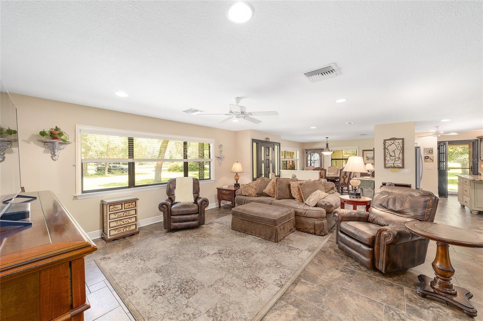 Listing photo id 10 for 3200 97th Street Road