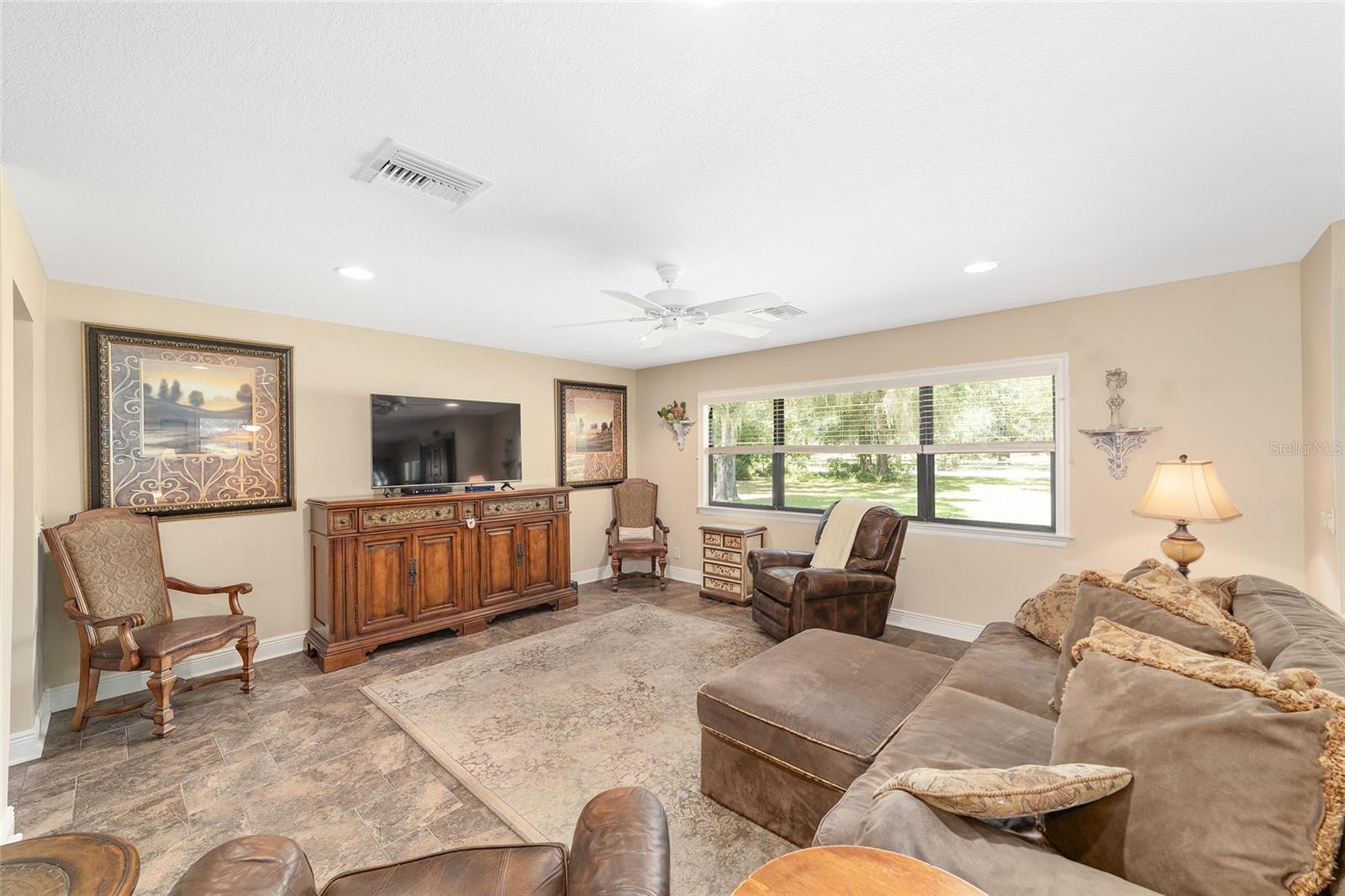 Listing photo id 11 for 3200 97th Street Road