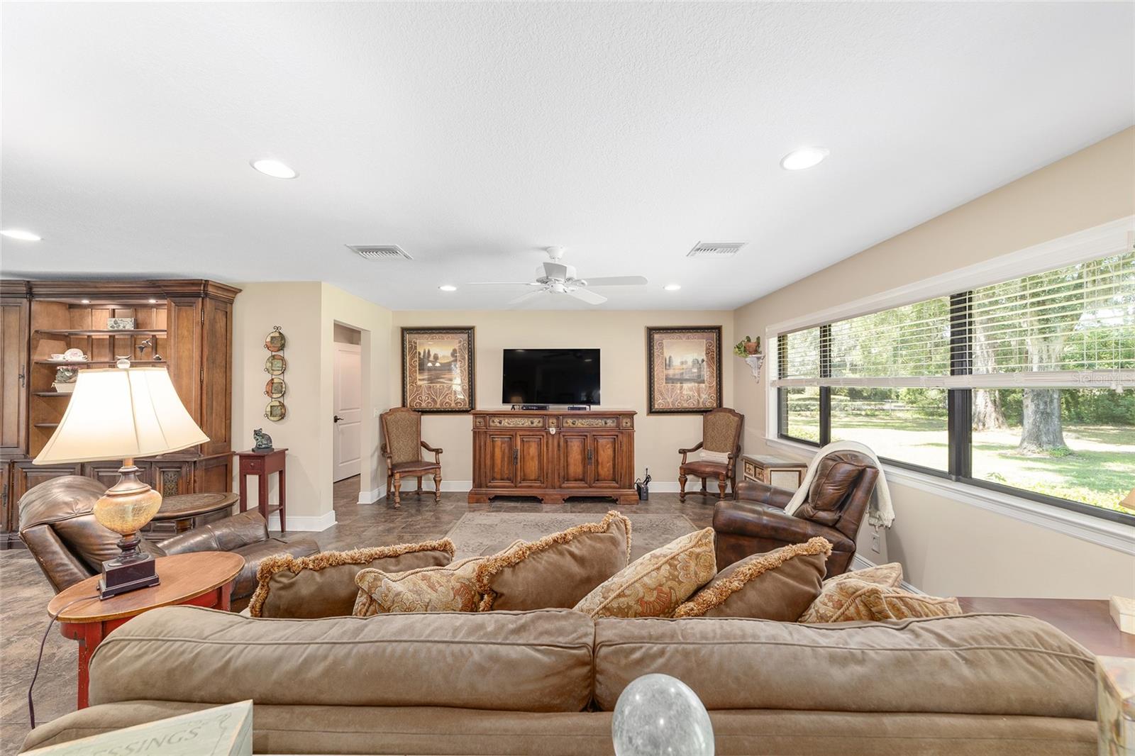 Listing photo id 12 for 3200 97th Street Road