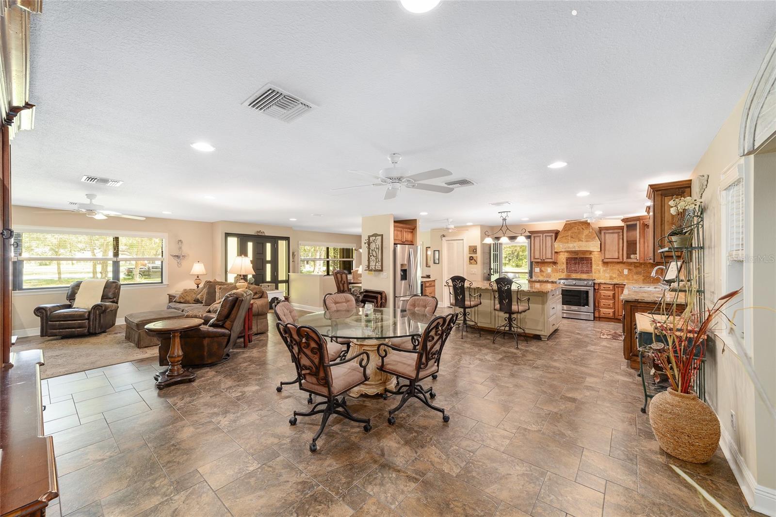 Listing photo id 13 for 3200 97th Street Road