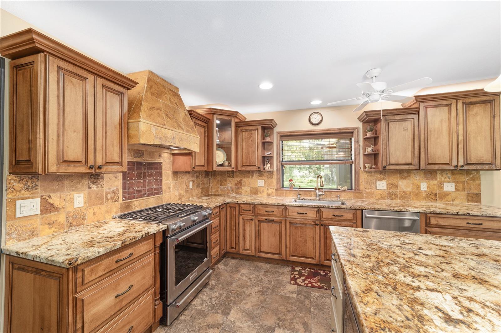 Listing photo id 19 for 3200 97th Street Road