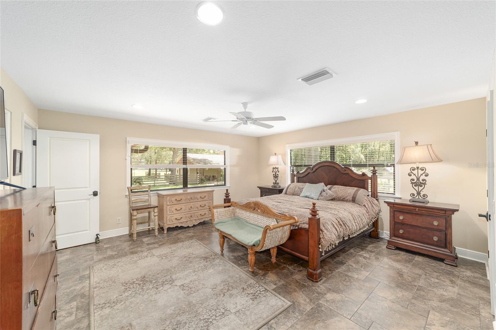 Listing photo id 25 for 3200 97th Street Road