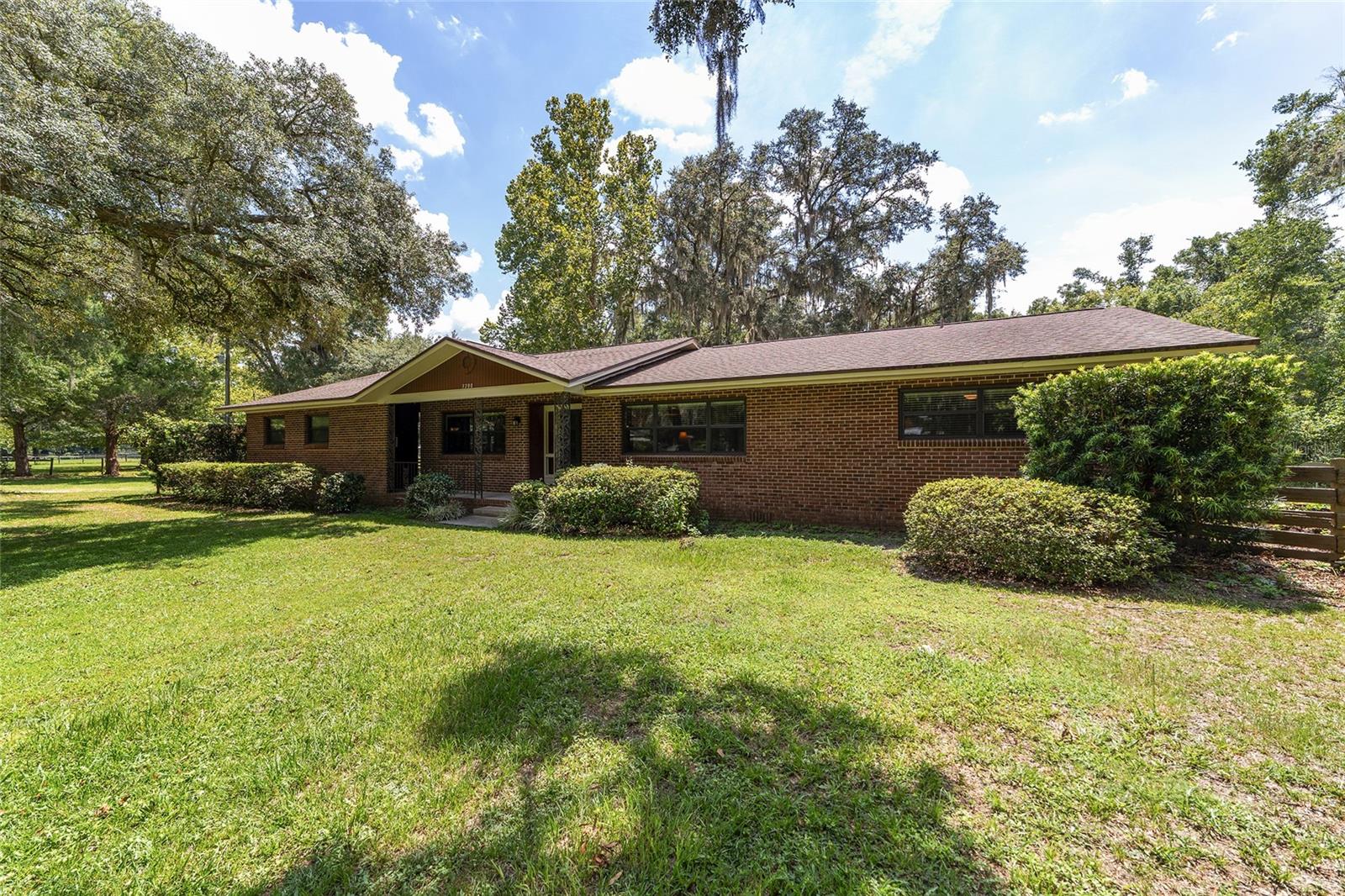 Listing photo id 2 for 3200 97th Street Road