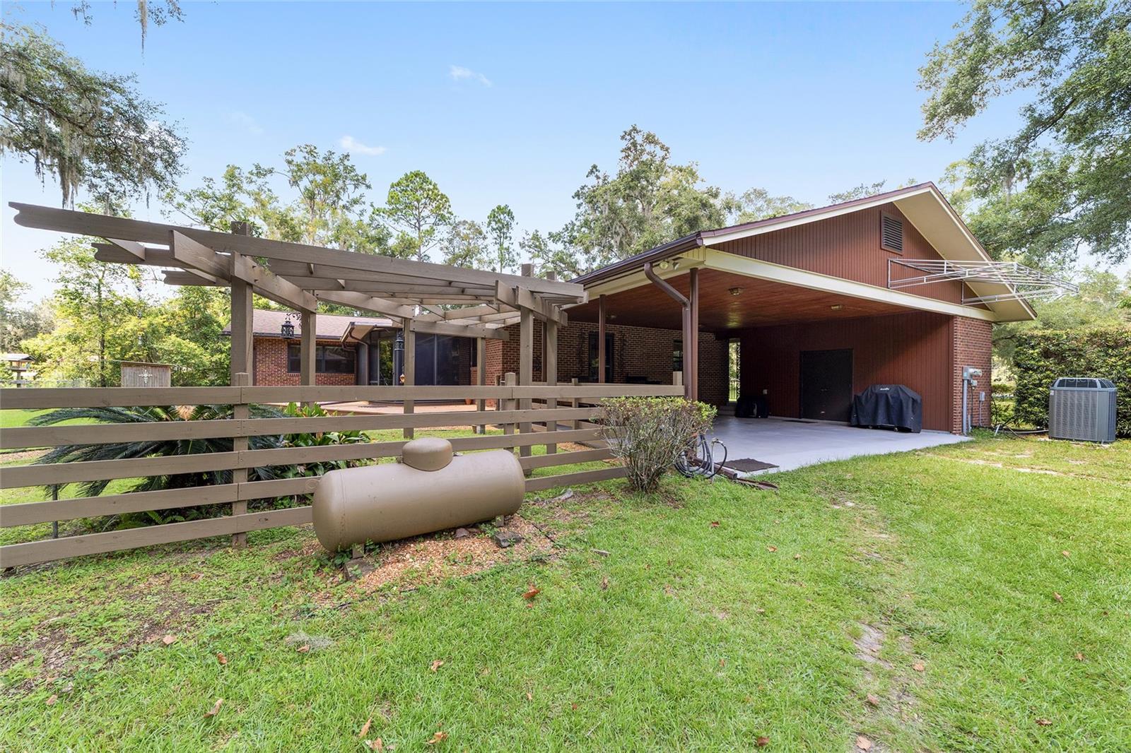 Listing photo id 58 for 3200 97th Street Road