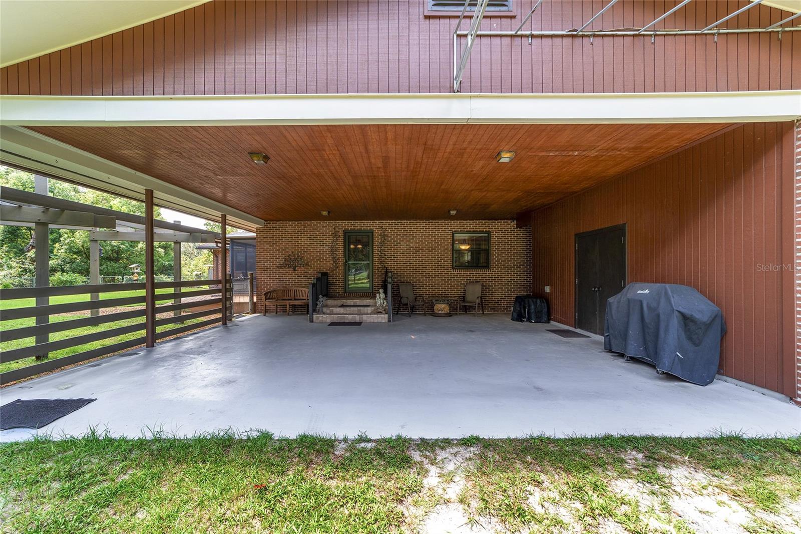Listing photo id 5 for 3200 97th Street Road