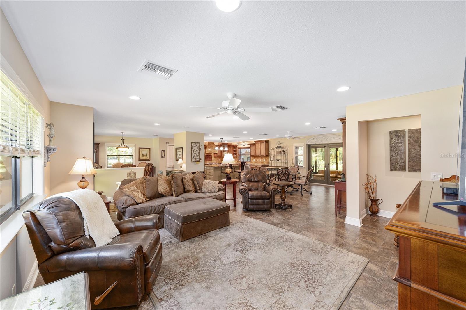 Listing photo id 7 for 3200 97th Street Road