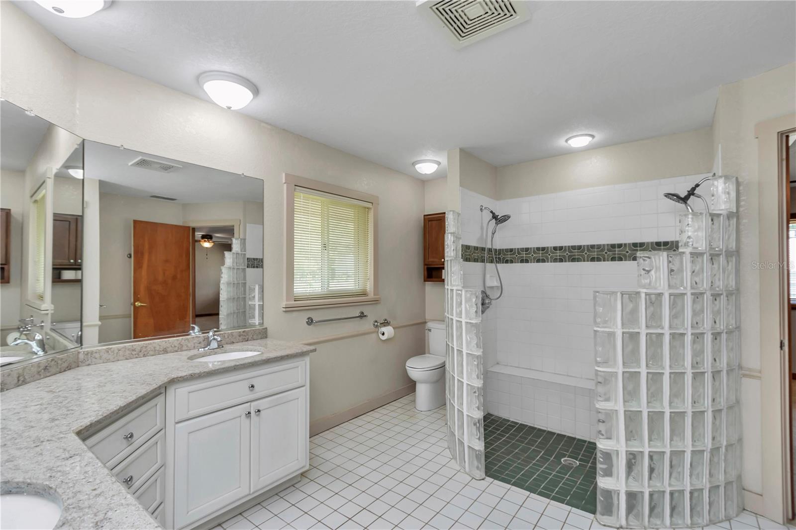 Image 6 of 48 For 1843 40th Court