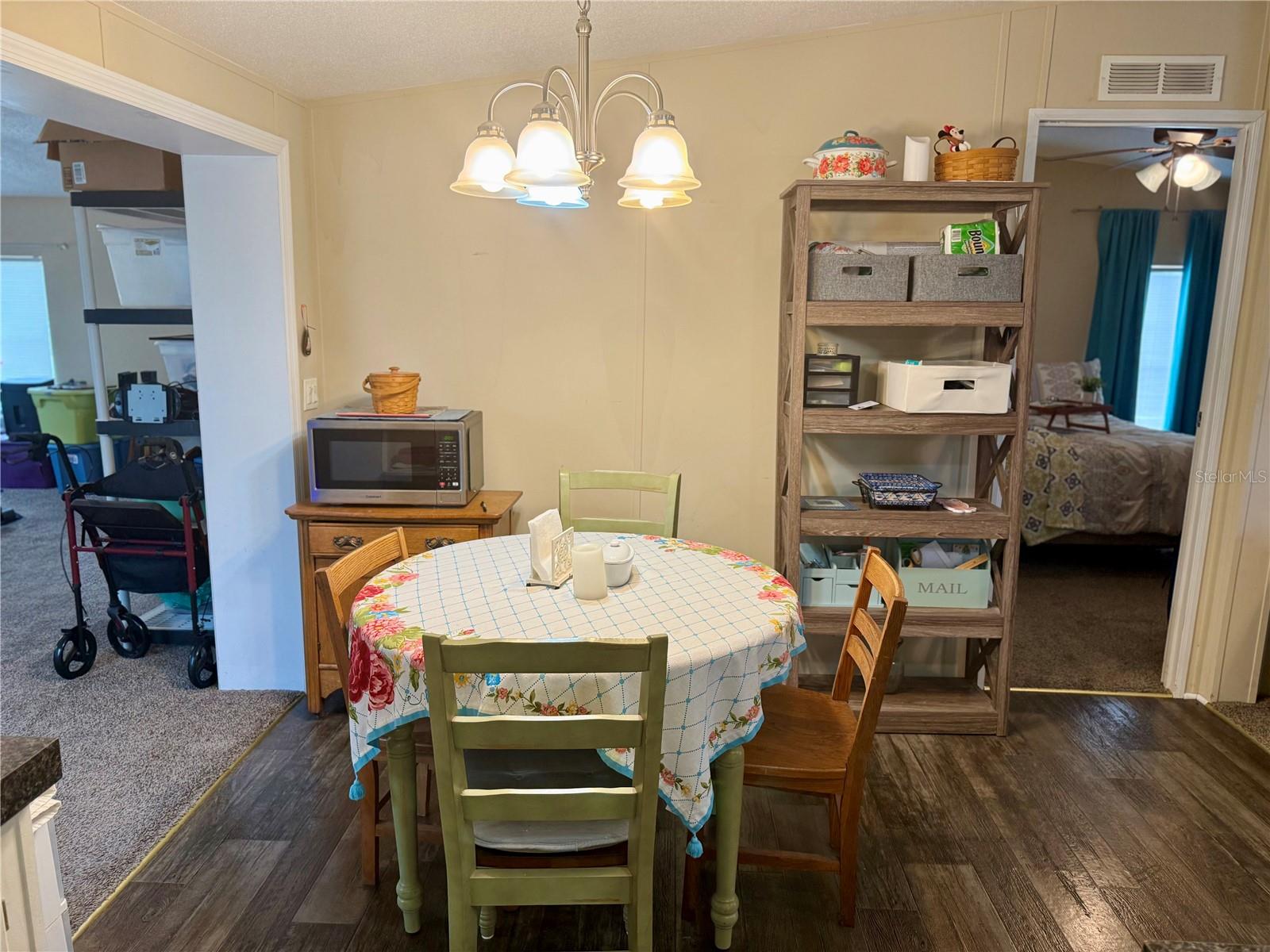 Listing photo id 10 for 10903 Farmwood Avenue