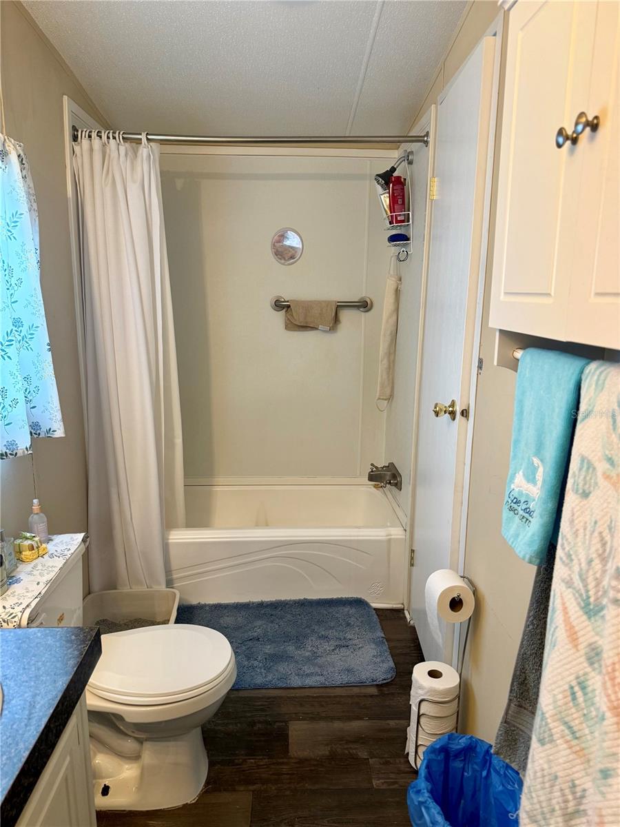 Listing photo id 20 for 10903 Farmwood Avenue