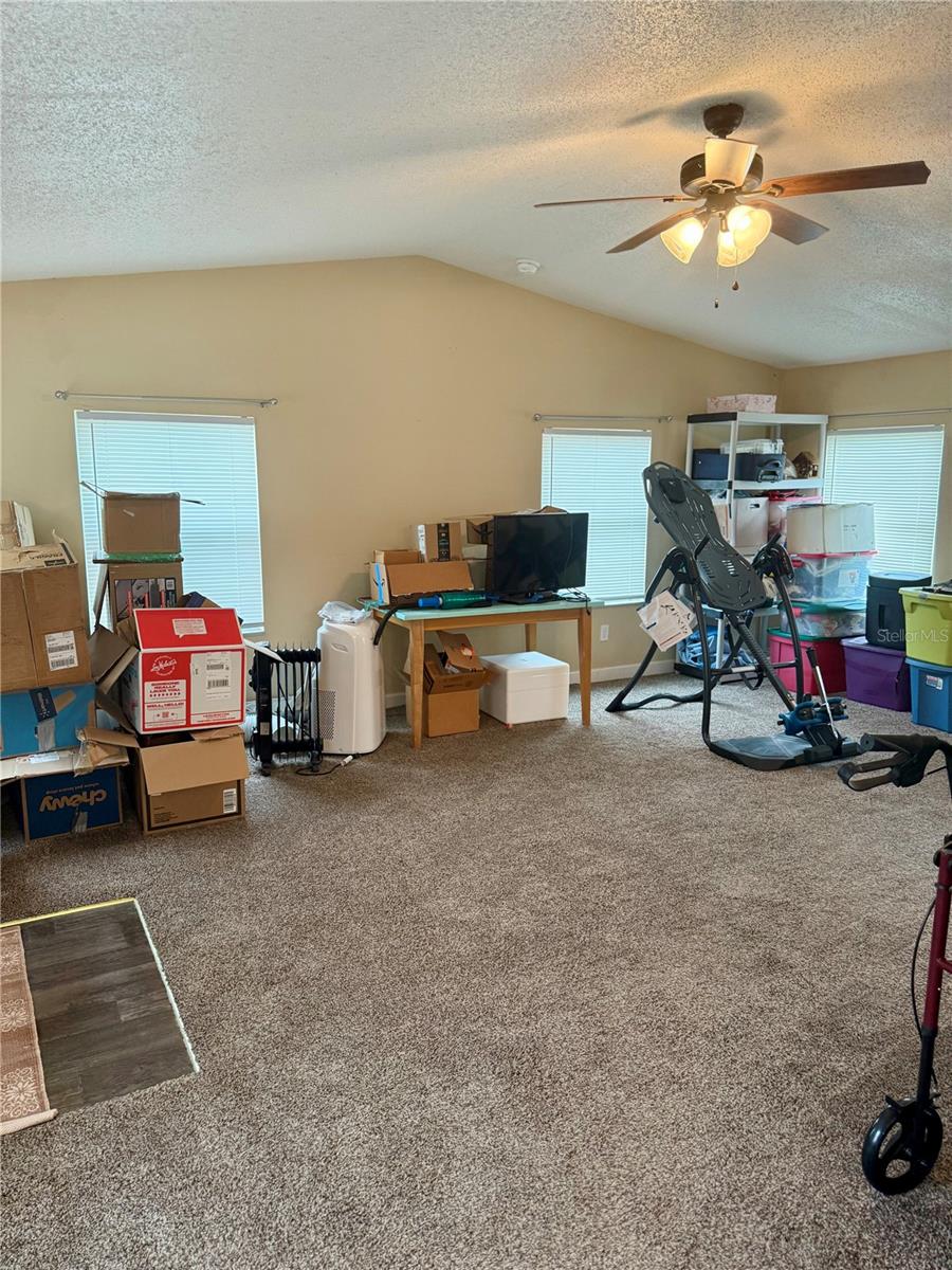 Listing photo id 24 for 10903 Farmwood Avenue