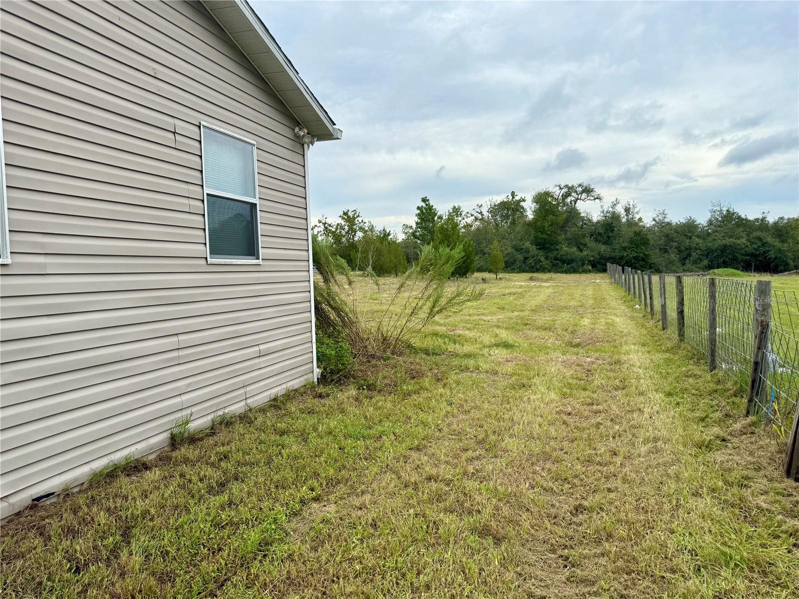 Listing photo id 27 for 10903 Farmwood Avenue