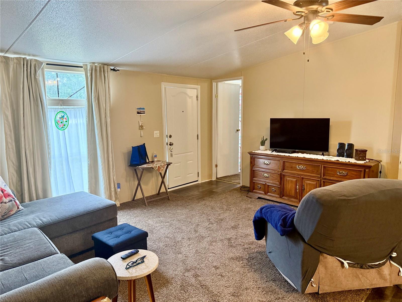 Listing photo id 1 for 10903 Farmwood Avenue