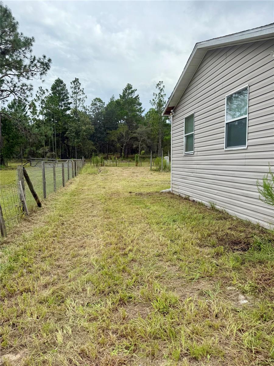 Listing photo id 30 for 10903 Farmwood Avenue