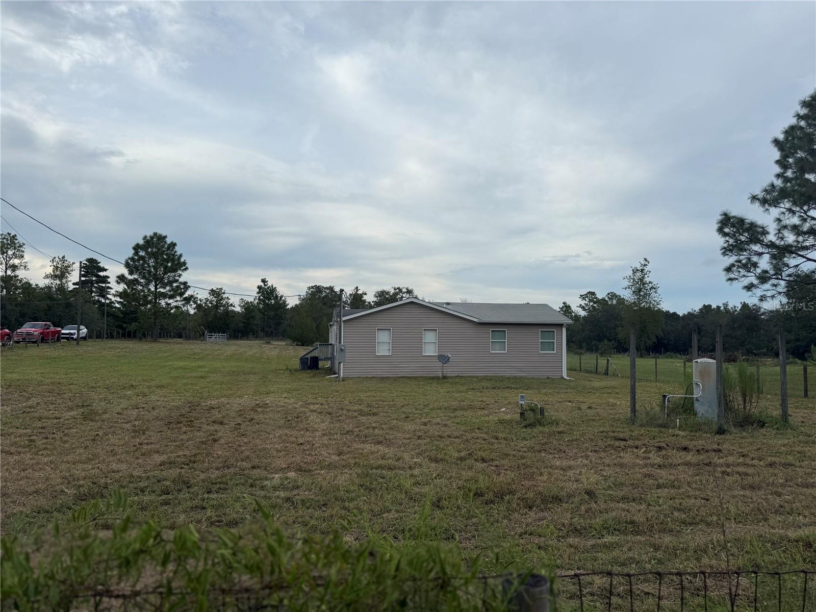 Listing photo id 33 for 10903 Farmwood Avenue