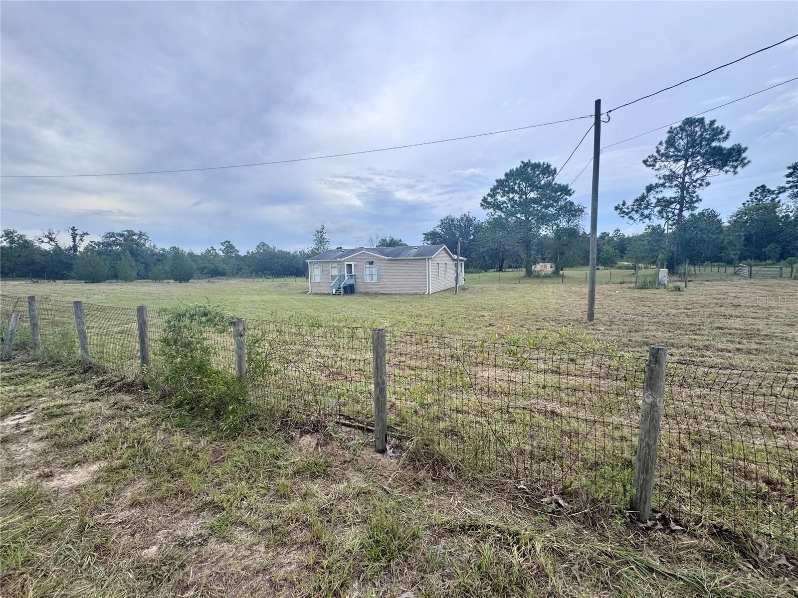 Listing photo id 37 for 10903 Farmwood Avenue