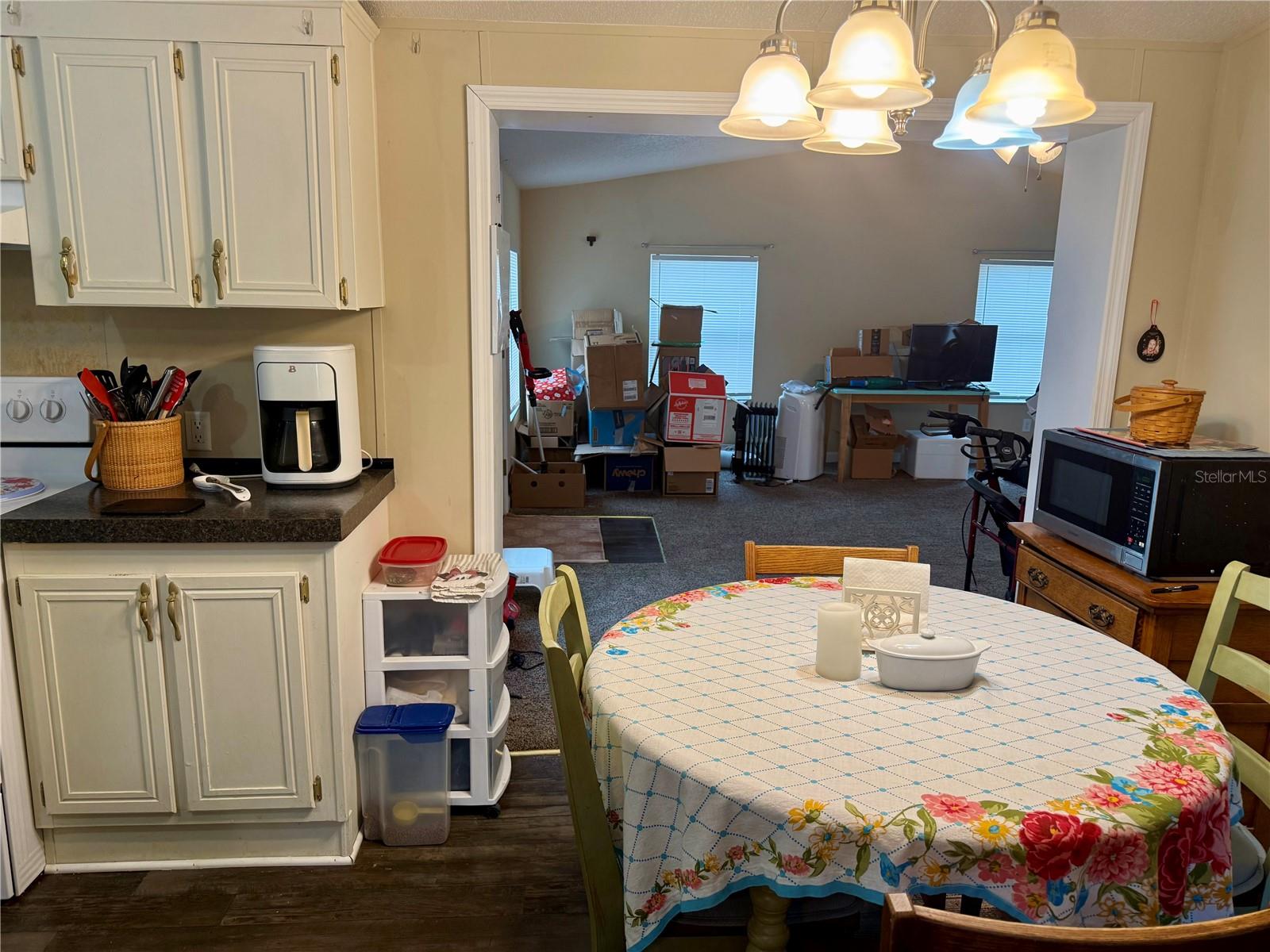 Listing photo id 4 for 10903 Farmwood Avenue