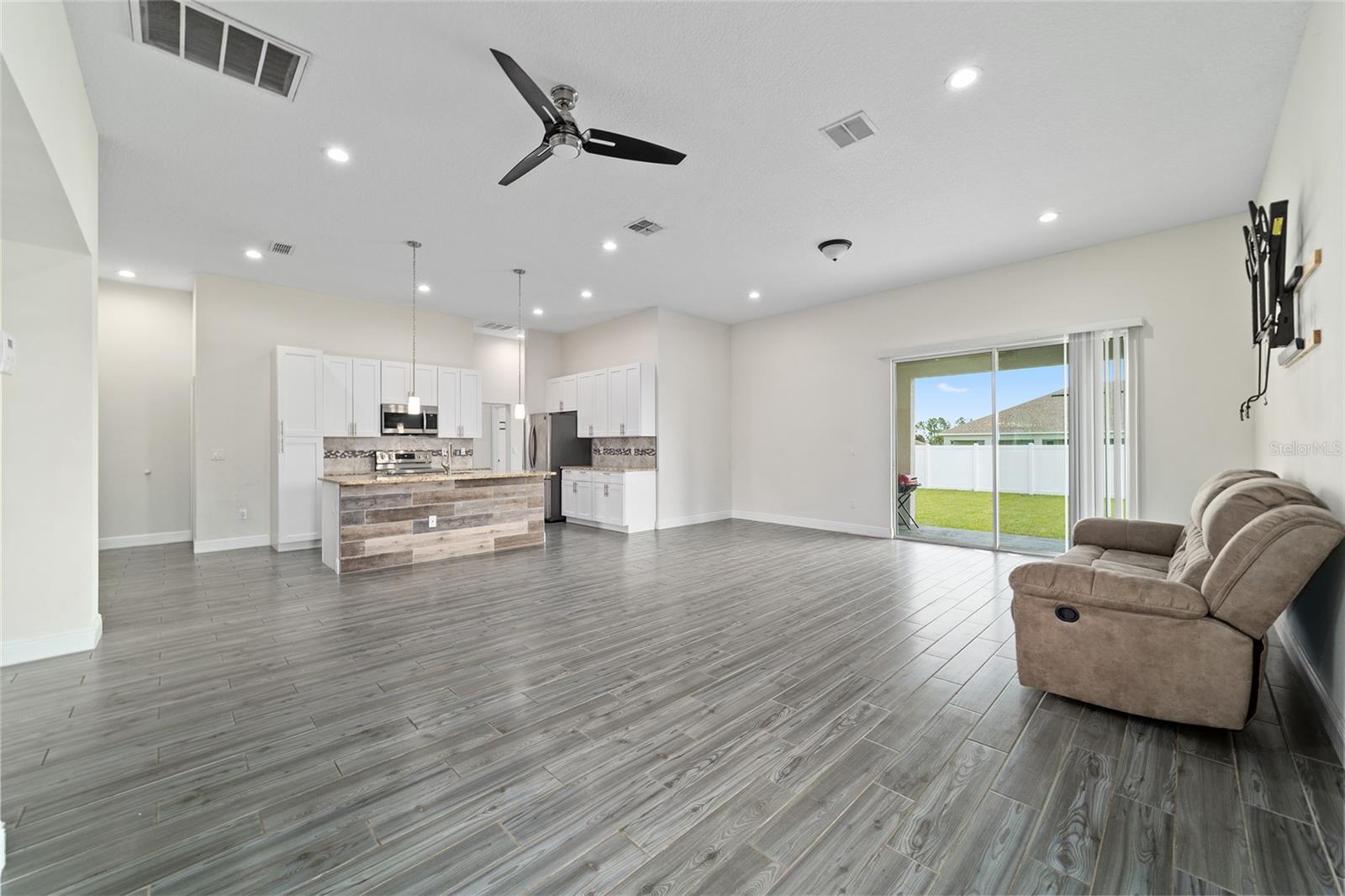 Image 12 of 58 For 10241 67th Terrace