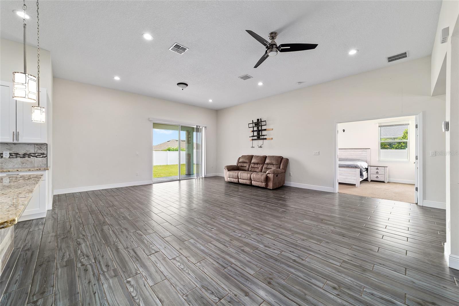 Image 13 of 58 For 10241 67th Terrace
