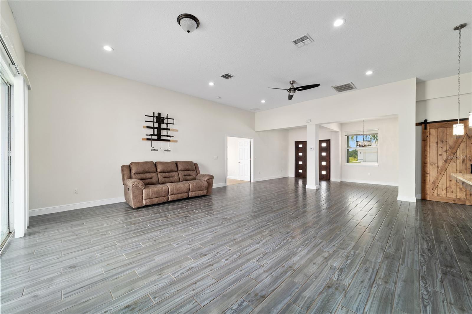 Image 14 of 58 For 10241 67th Terrace