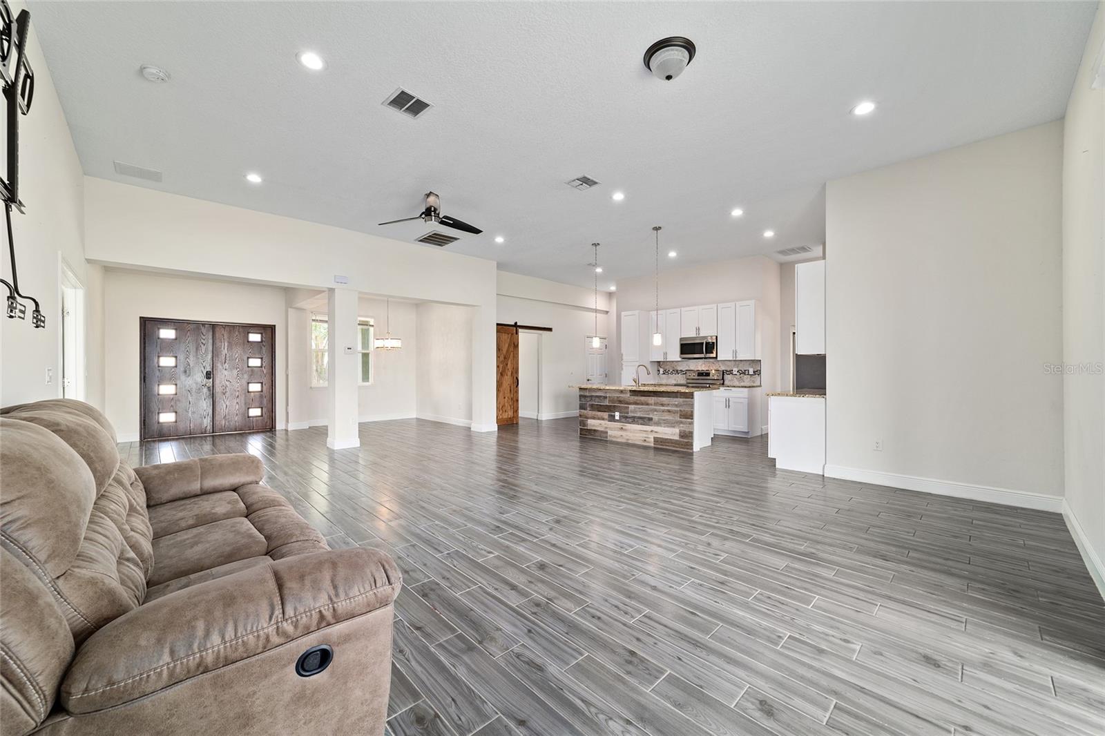 Image 15 of 58 For 10241 67th Terrace