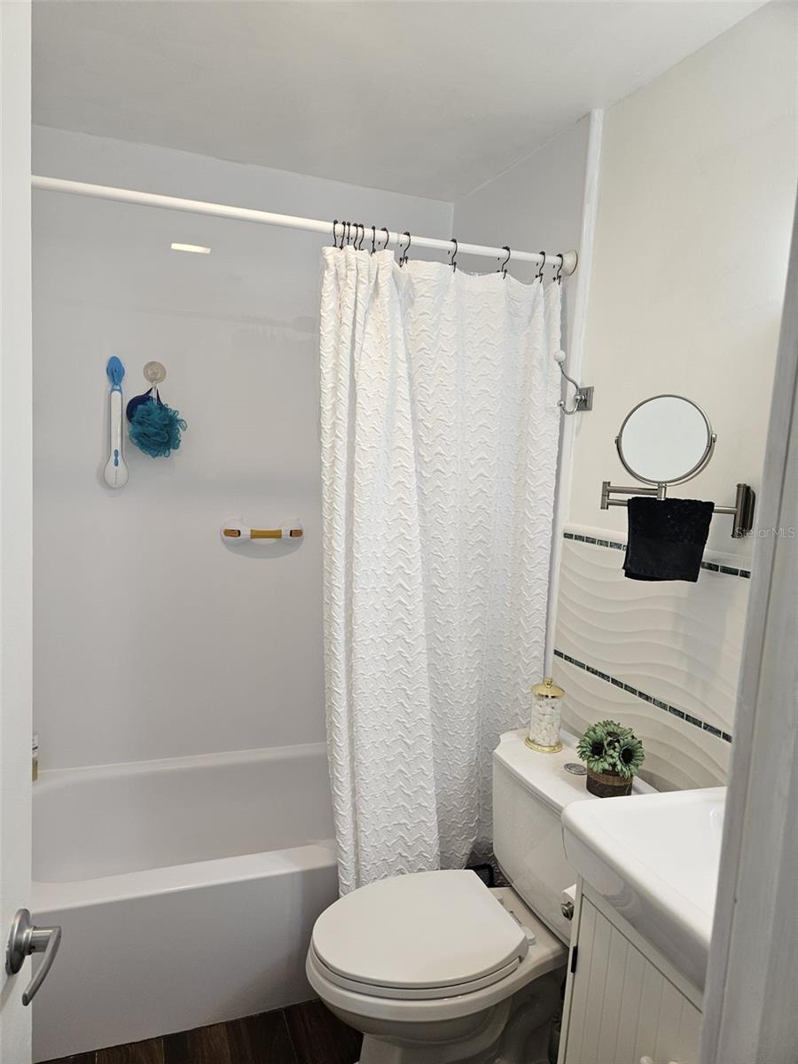 Image 14 of 17 For 1548 27 Street C
