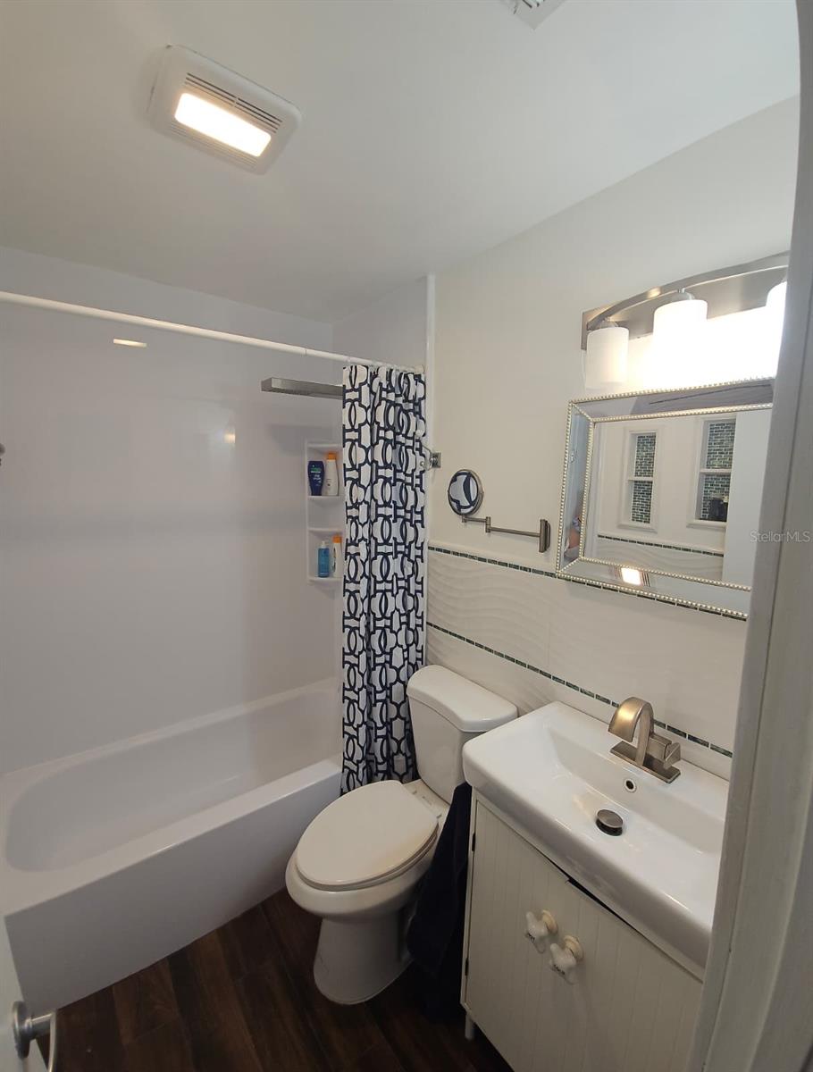 Image 16 of 17 For 1548 27 Street C