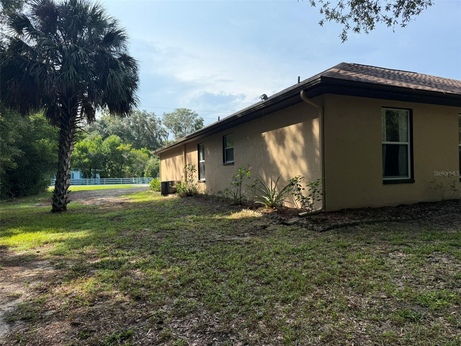 Image 13 of 56 For 9735 Dunnellon Road 31